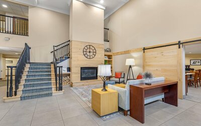 Country Inn & Suites by Radisson, Des Moines West, IA