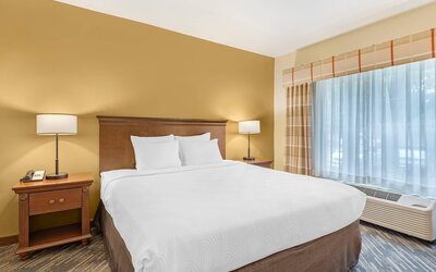 Country Inn & Suites by Radisson, Des Moines West, IA