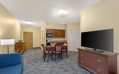 Country Inn & Suites by Radisson, Des Moines West, IA