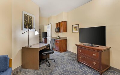 Country Inn & Suites by Radisson, Des Moines West, IA