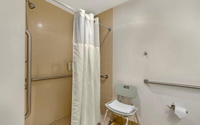 Country Inn & Suites by Radisson, Des Moines West, IA