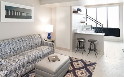 Hotel Renovo Des Moines Urbandale,Tapestry Collection Hilton