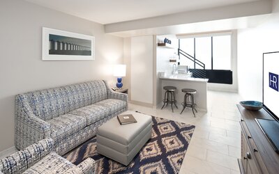 Hotel Renovo Des Moines Urbandale,Tapestry Collection Hilton