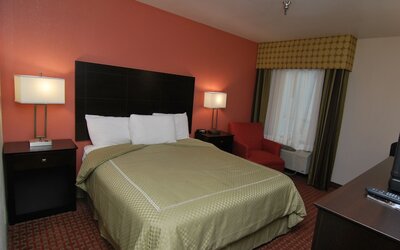 AmericInn by Wyndham Johnston Des Moines