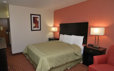 AmericInn by Wyndham Johnston Des Moines