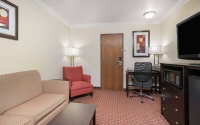 AmericInn by Wyndham Johnston Des Moines