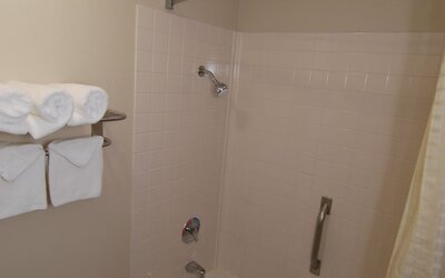 AmericInn by Wyndham Johnston Des Moines