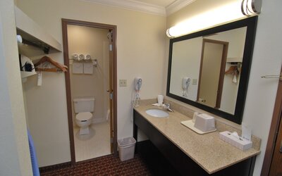 AmericInn by Wyndham Johnston Des Moines