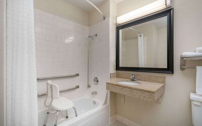 AmericInn by Wyndham Johnston Des Moines