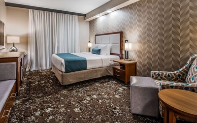 Best Western Premier Des Moines-Ankeny Hotel