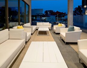 Staybridge Suites Long Beach Airport