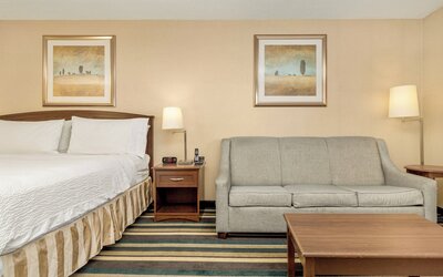 Standard Room, 1 Queen Bed with Sofa bed, City View - Breakfast for 2