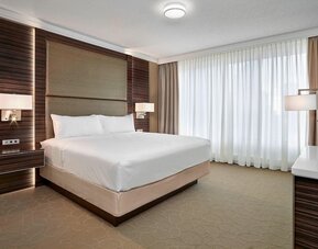 Delta Hotels by Marriott Edmonton Centre Suites