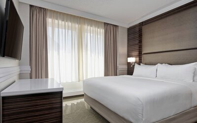 Delta Hotels by Marriott Edmonton Centre Suites