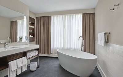 Delta Hotels by Marriott Edmonton Centre Suites