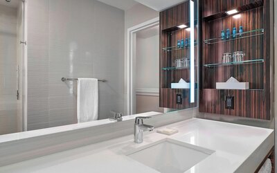 Delta Hotels by Marriott Edmonton Centre Suites