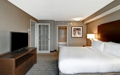 DoubleTree by Hilton Hotel West Edmonton