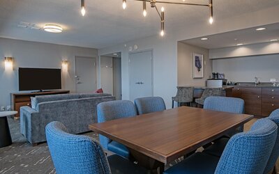 DoubleTree by Hilton Hotel West Edmonton