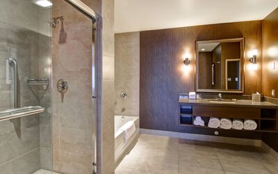 DoubleTree by Hilton Hotel West Edmonton
