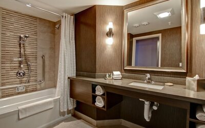 DoubleTree by Hilton Hotel West Edmonton