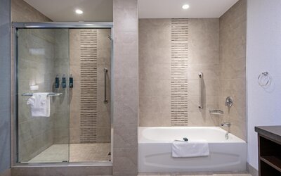 DoubleTree by Hilton Hotel West Edmonton