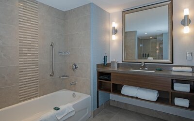 DoubleTree by Hilton Hotel West Edmonton