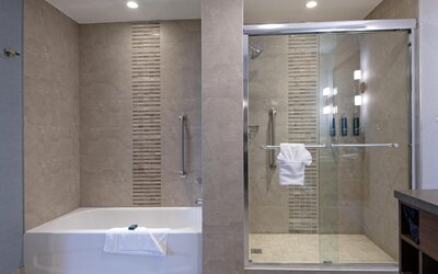 DoubleTree by Hilton Hotel West Edmonton