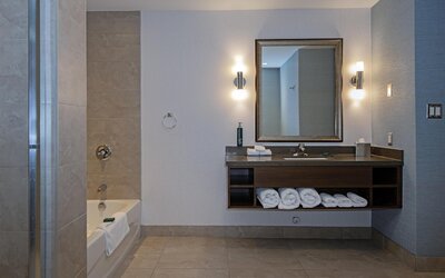 DoubleTree by Hilton Hotel West Edmonton