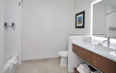 Four Points by Sheraton Edmonton West