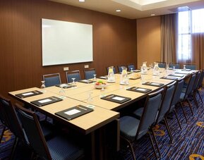Professional meeting room at Sonesta Emeryville - San Francisco Bay Bridge.