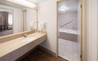 Endeavor Inn & Suites, Trademark Collection by Wyndham
