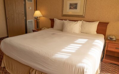 Ramada Hotel & Convention Center by Wyndham Topeka Downtown