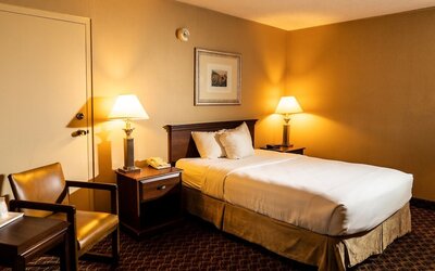 Ramada Hotel & Convention Center by Wyndham Topeka Downtown