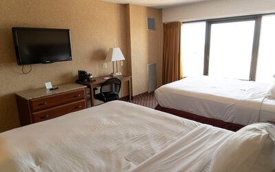 Ramada Hotel & Convention Center by Wyndham Topeka Downtown