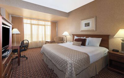 Ramada Hotel & Convention Center by Wyndham Topeka Downtown