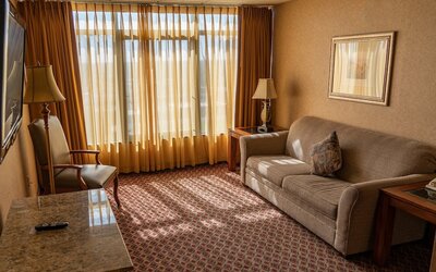 Ramada Hotel & Convention Center by Wyndham Topeka Downtown