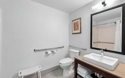 Country Inn & Suites by Radisson, Topeka West, KS
