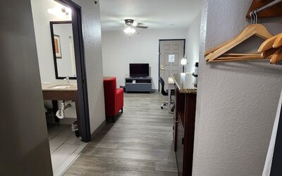 Country Inn & Suites by Radisson, Topeka West, KS