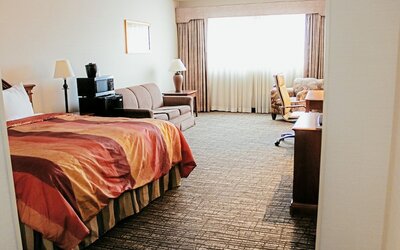 Hotel Topeka at City Center