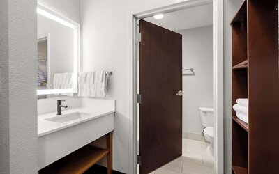 Country Inn & Suites by Radisson, LSU/Medical Corridor