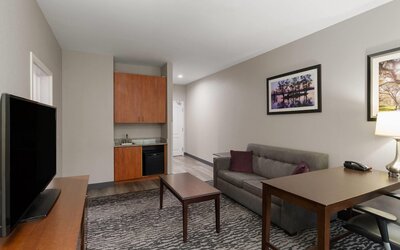 La Quinta Inn & Suites by Wyndham Baton Rouge Denham Springs