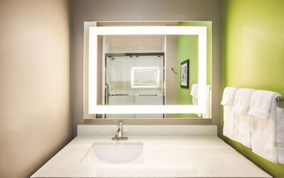 La Quinta Inn & Suites by Wyndham Baton Rouge - Port Allen