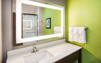 La Quinta Inn & Suites by Wyndham Baton Rouge - Port Allen