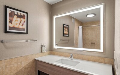 Holiday Inn Baton Rouge College Drive I-10 by IHG