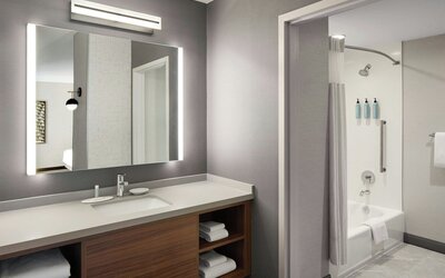 Courtyard by Marriott Hamilton