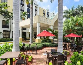 Outdoor seats available at Hyatt Place Fort Lauderdale Cruise Port.