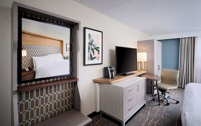 Holiday Inn Burlington Conference Centre by IHG