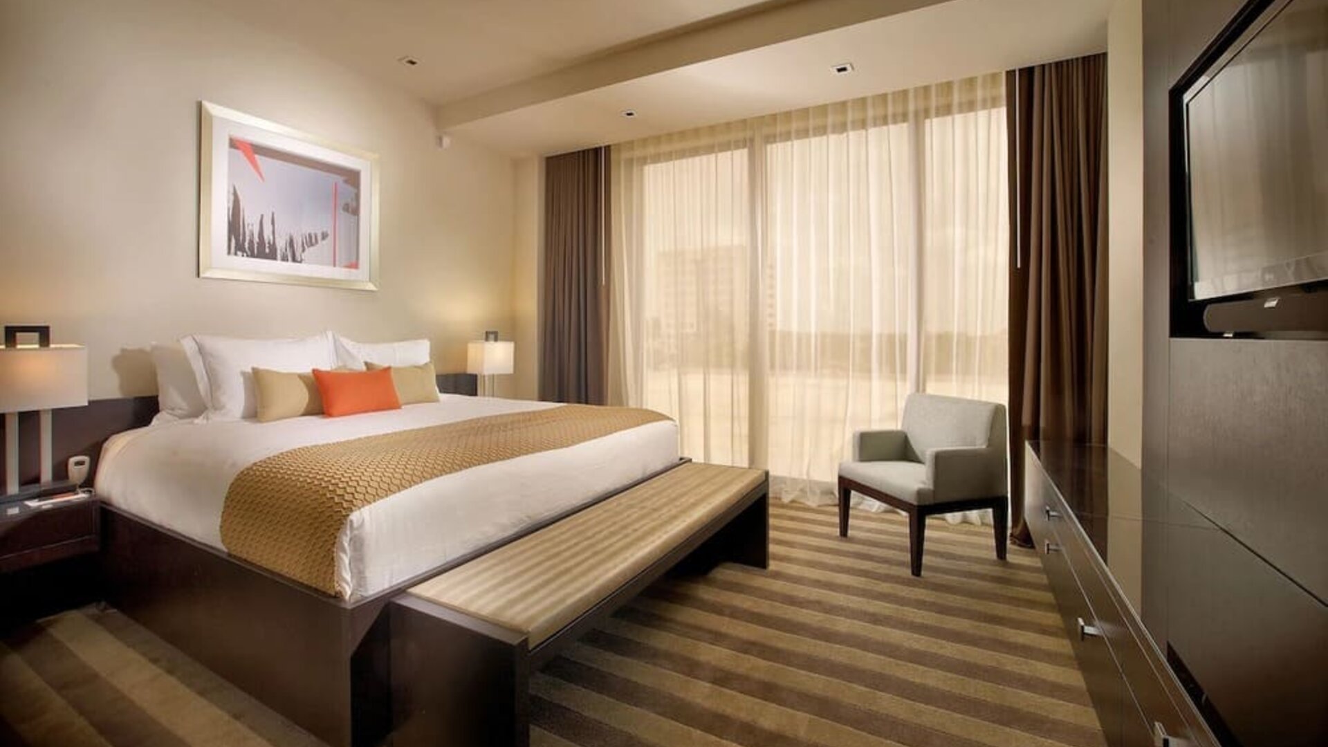 Day use room with natural light at EB Hotel Miami.