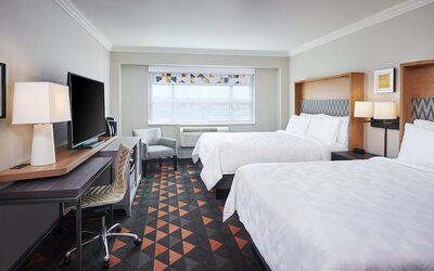 Holiday Inn Hotel & Suites Oakville @ Bronte by IHG