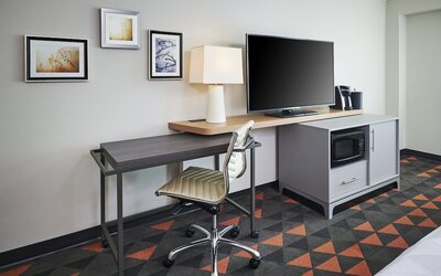 Holiday Inn Hotel & Suites Oakville @ Bronte by IHG